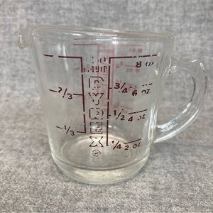 PYREX Vintage 1940s Pyrex Measuring Cup #509  1 Cup 8 oz Red D Shaped Handle